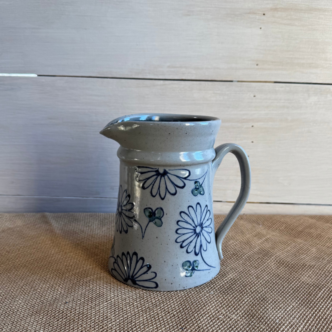Classic Pitcher- Daisy